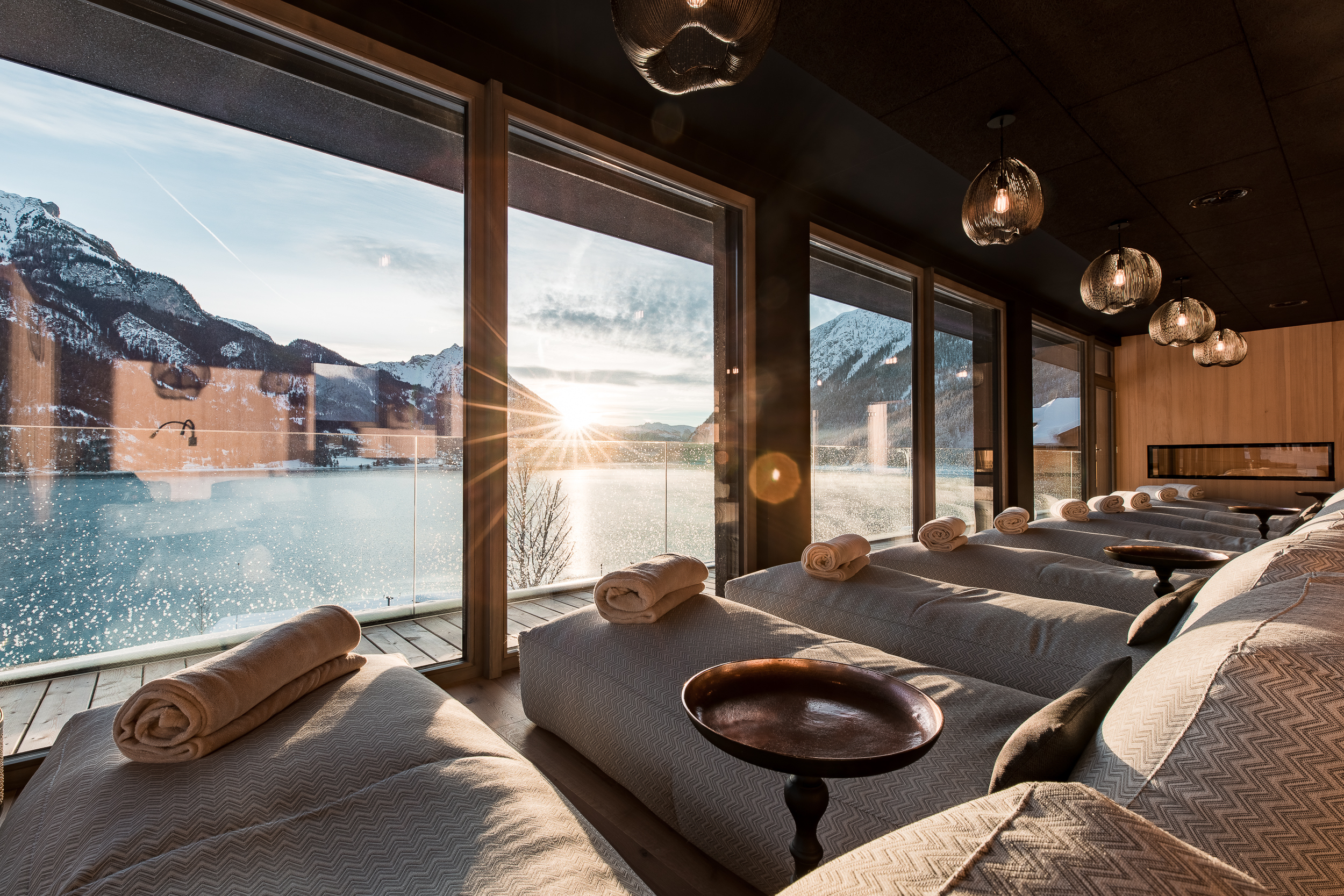 relaxation room with lake view in Pertisau