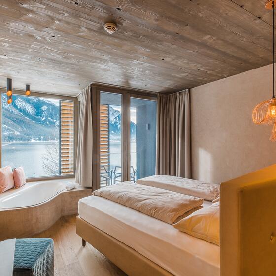 double bed with bathtub Pertisau
